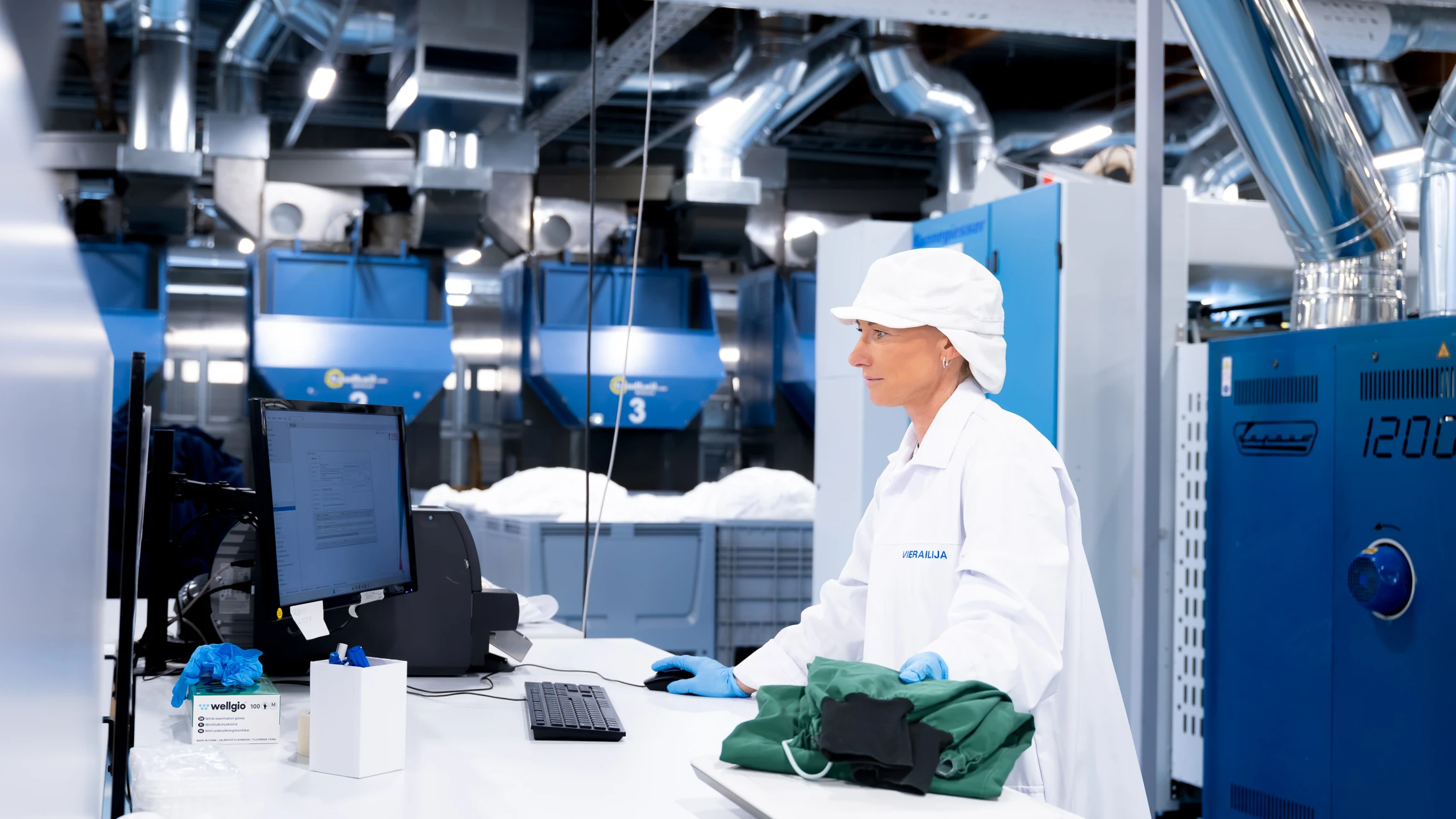 Handling workwear in Rusanen production
